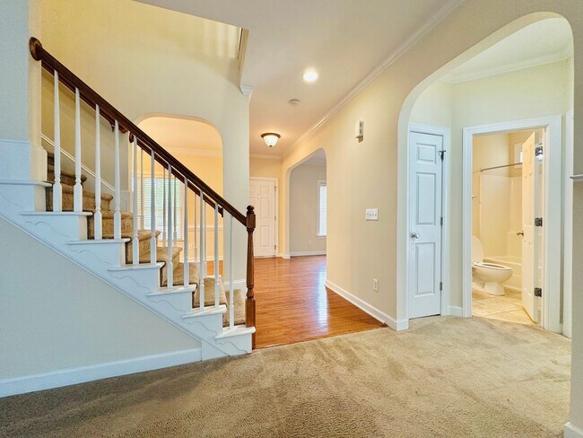 Foto del edificio - 5 BD, 4 BA Beautiful Wakefield Home
