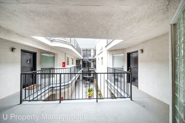 Foto del edificio - 2 br, 2 bath House - 4221 Cole Avenue Unit...