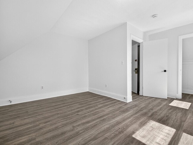 Building Photo - 425 Medford St