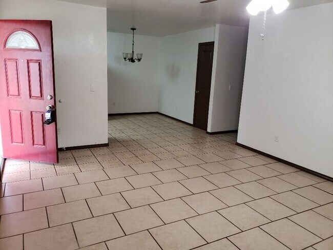 Building Photo - Apply Now! This Duplex Will Go Fast!