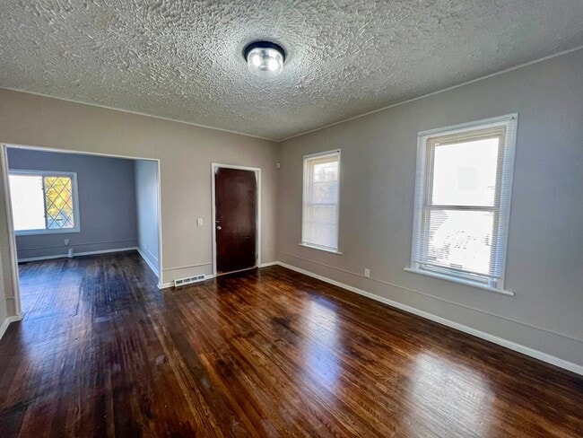 Building Photo - 4/1.5 Single Family Home | Hardwood Floors...
