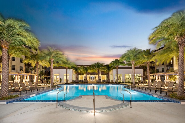 SUR Southside Quarter apartments — community photo - SUR Southside Quarter