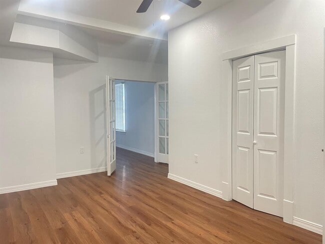 Building Photo - 4310 Mt Vernon St