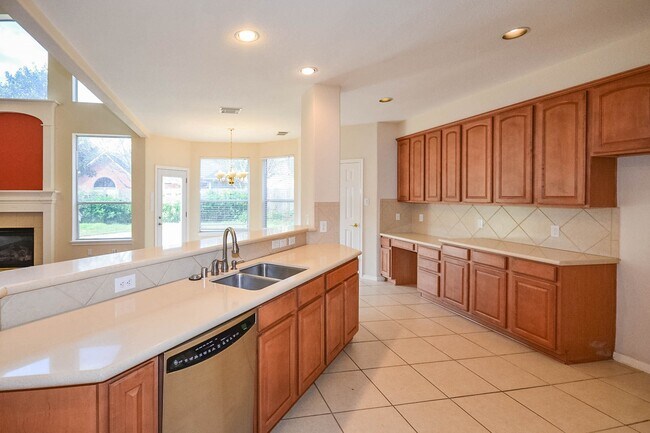 Foto del edificio - 3211 Chapel Creek Way