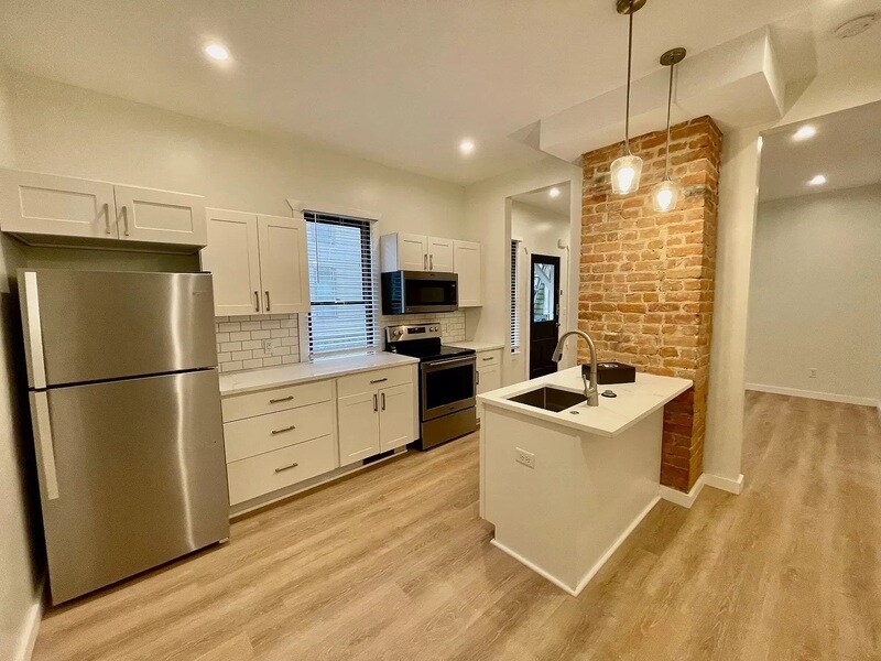 Primary Photo - 331 E Ann St