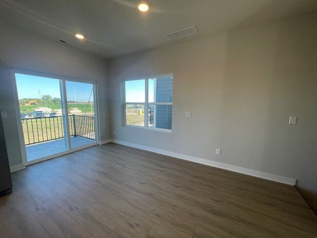 Building Photo - 4617 Leawood Ct