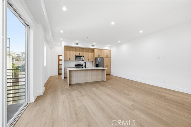 Building Photo - 6554 Balboa Blvd