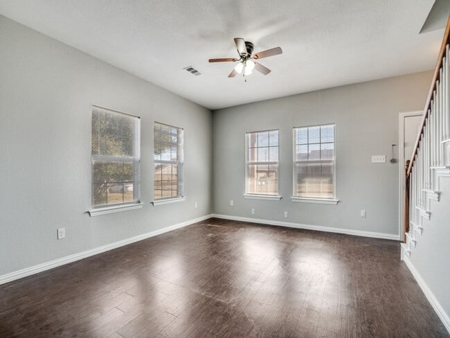 Foto del edificio - Jewel St- Duplex