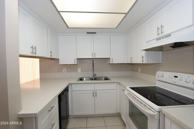 Building Photo - 1342 W Emerald Ave