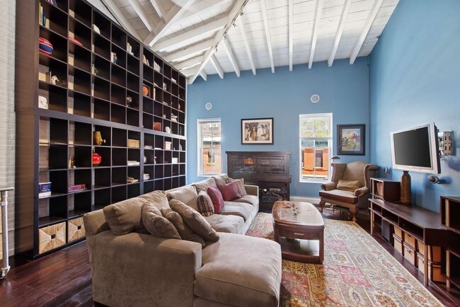 Foto del edificio - 266 Waverly Ave