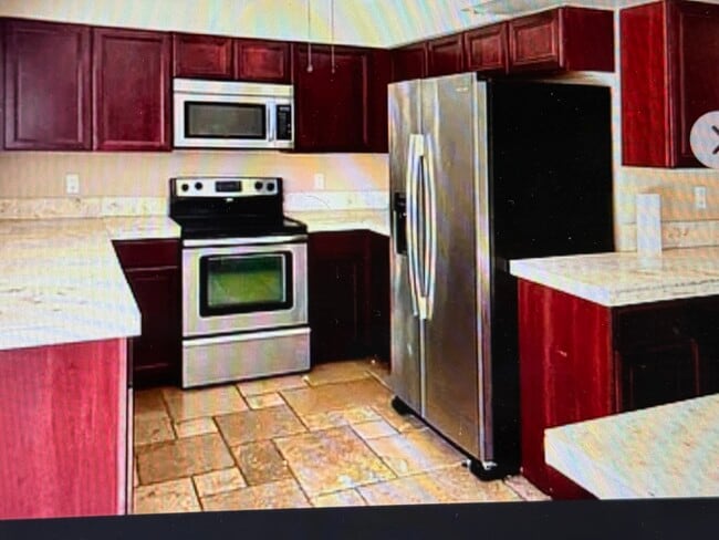 kitchen - 1114 E Carter Dr