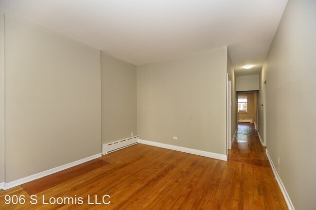 Building Photo - 906 S Loomis St