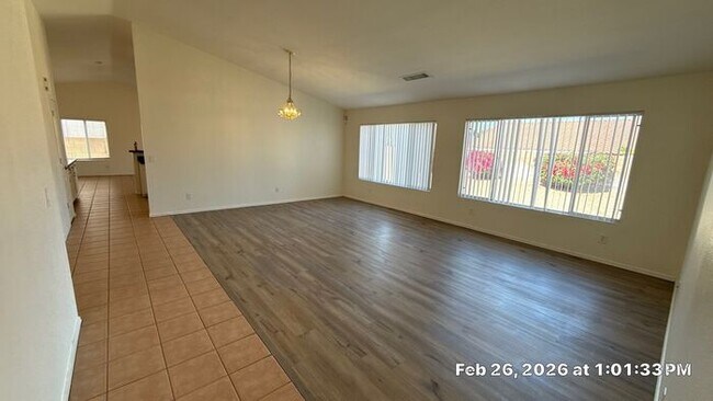 Building Photo - 1910 E Vineyard Rd