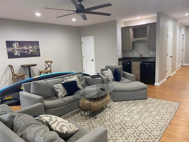 Building Photo - 500 Port Laz Ln