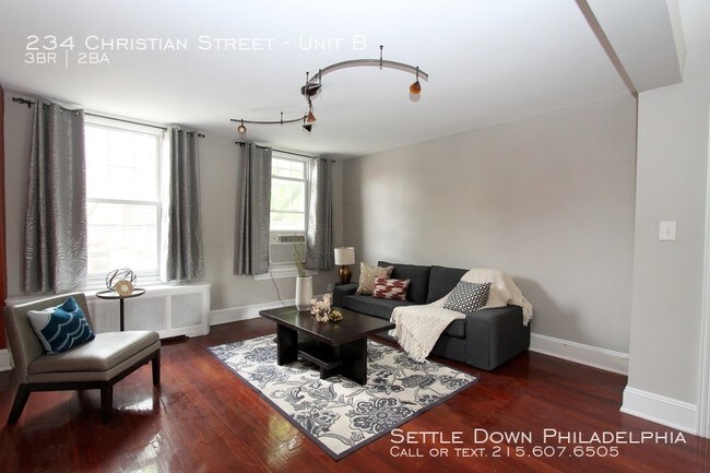 Building Photo - Rent this! Queen Village and Gorgeous!
