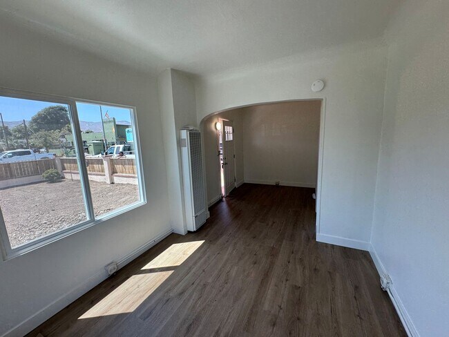 Foto del edificio - 344-350 N. Ventura Ave.