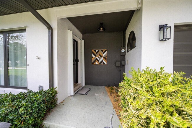 Building Photo - 3256 SE Monte Vista St