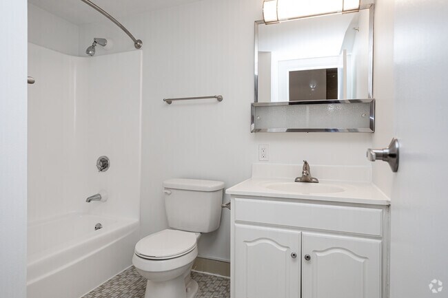 2BR, 2BA - 1,300SF - Arrive Westborough