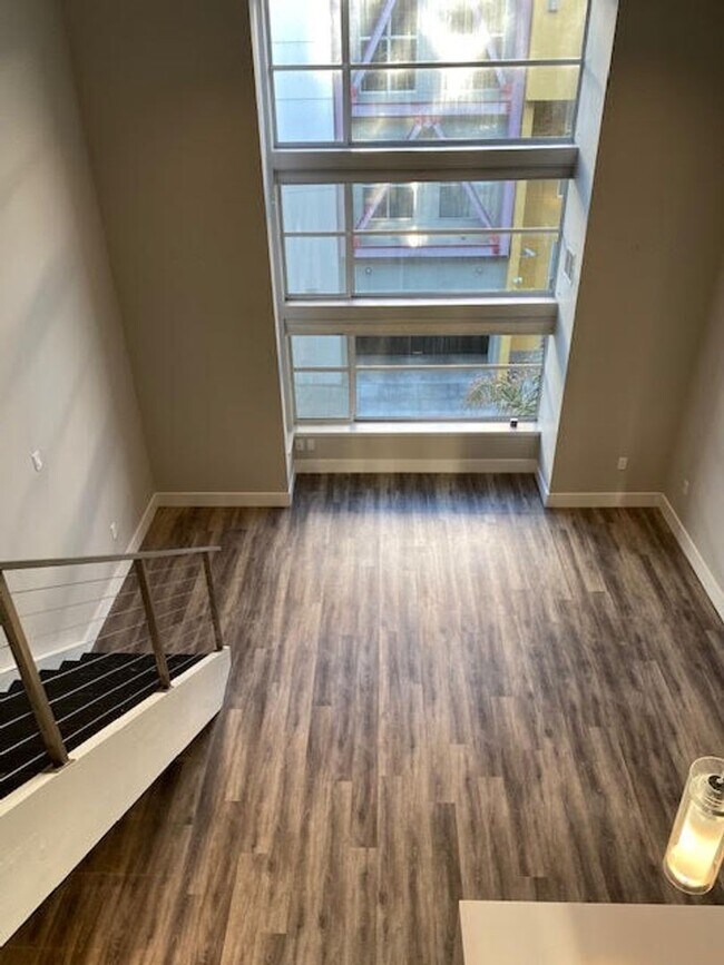 Foto del edificio - HUGE, remodeled 2 Level 2br/2Ba Loft, Park...