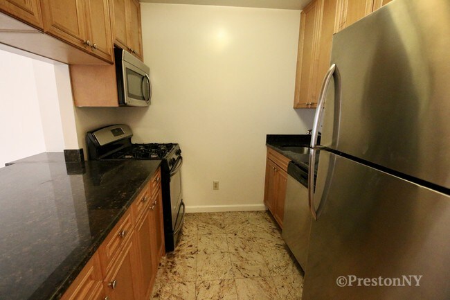 Foto del edificio - 229 E 13th St