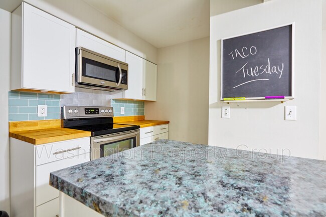 Building Photo - 14414 Golden Oak Ct