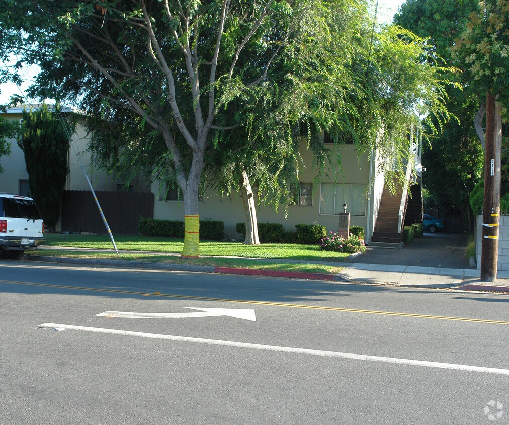Foto del edificio - 591-599 E Maude Ave