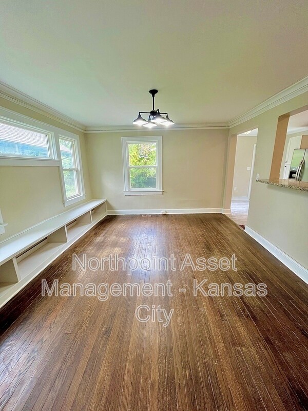 Building Photo - 5526 Woodland Ave
