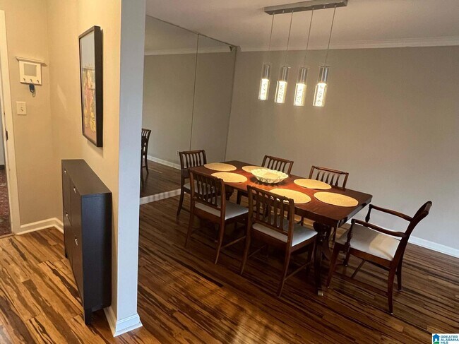 Foto del edificio - 1120 Beacon Pkwy W