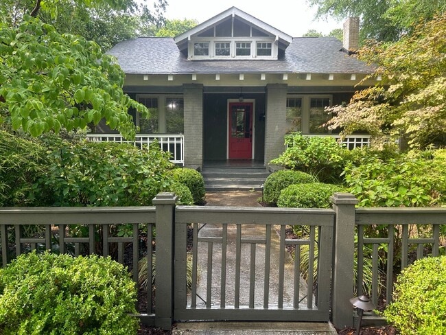 Foto del edificio - 2827 Wilmot Ave