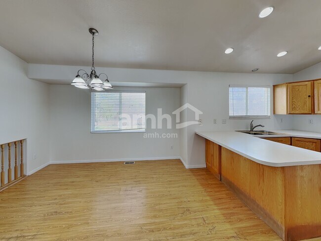 Foto del edificio - 1766 N 2475 W