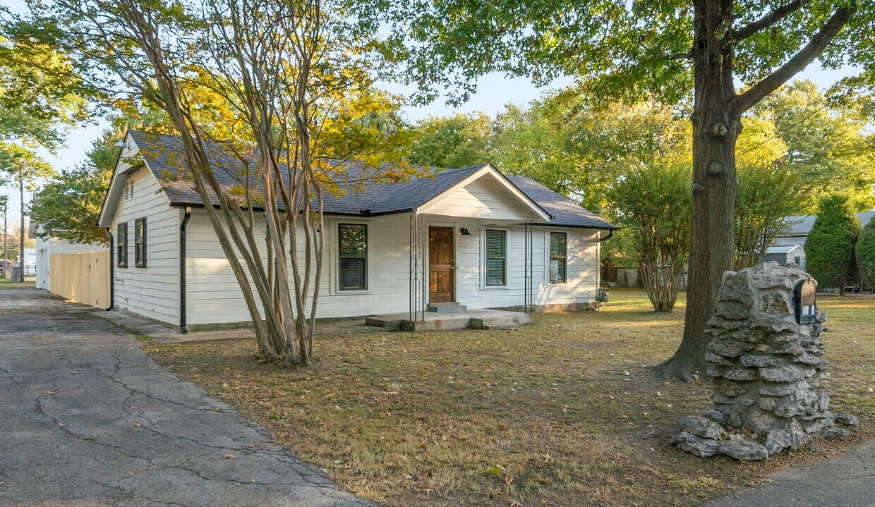 Primary Photo - 214 W Jackson St