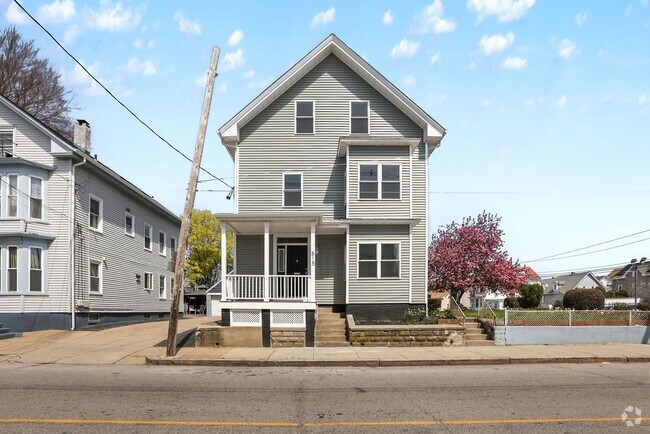 Building Photo - 515 Plainfield St