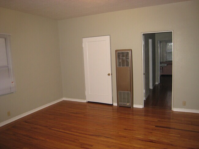 Building Photo - 684 Dutton Ave