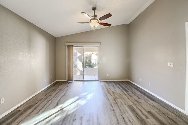 Building Photo - 1120 N Val Vista Dr