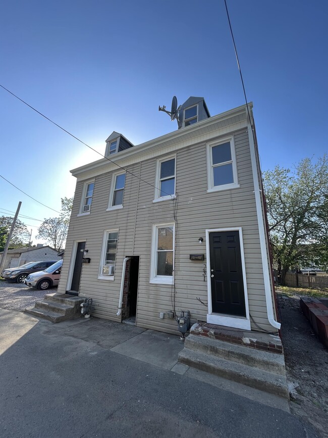 Building Photo - 231 Franklin Way