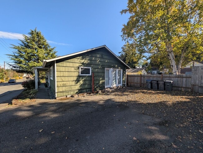 Foto del edificio - Well Maintained Duplex Unit in Bremerton, ...