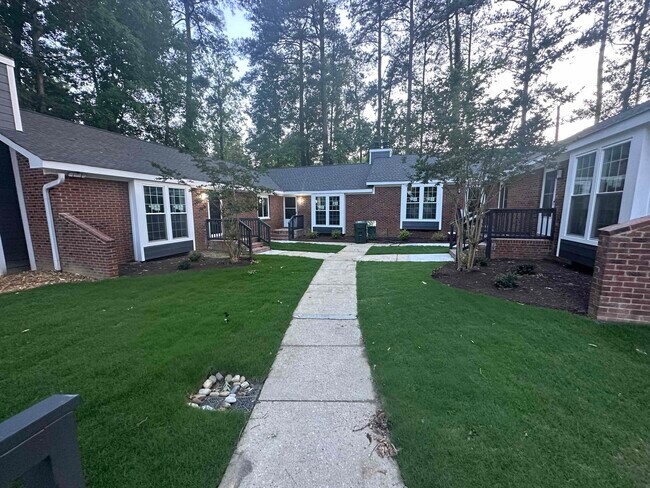 Foto del edificio - 4609 Brockton Dr