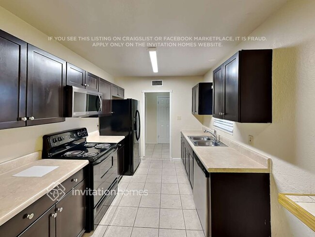 Building Photo - 1732 Rhoades Terrace