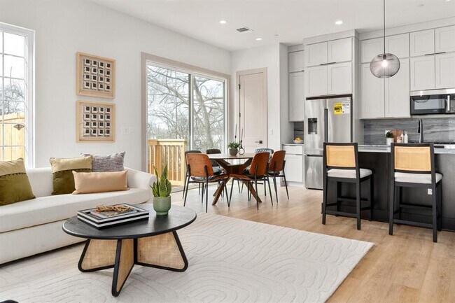 Building Photo - 1736 Bunche Rd