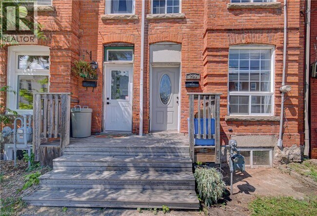 Photo du bâtiment - 299 Bay St N