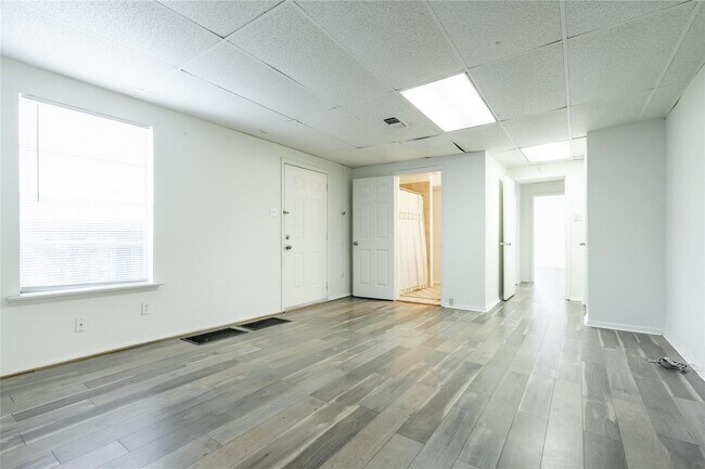 Foto del edificio - Convenience Plus