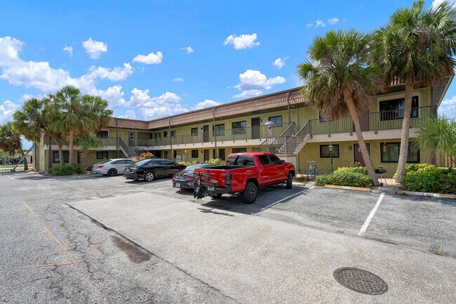 Building Photo - GORGEOUS FULLY RENOVATED 1st FLOOR 2 BEDRO...