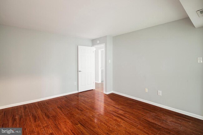 Building Photo - 138 Sandybrook Dr