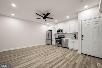 Building Photo - 437-39 W Girard Ave