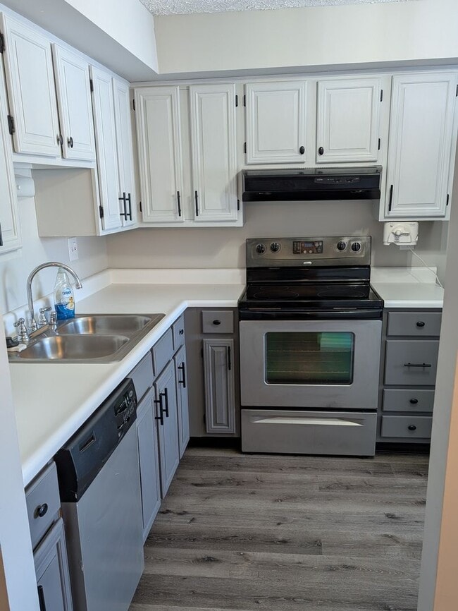 Building Photo - ABINGDON - LAUREL VALLEY 3 BDRM TOWNHOUSE