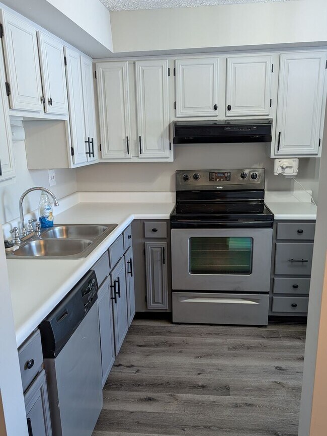 Foto del edificio - ABINGDON - LAUREL VALLEY 3 BDRM TOWNHOUSE