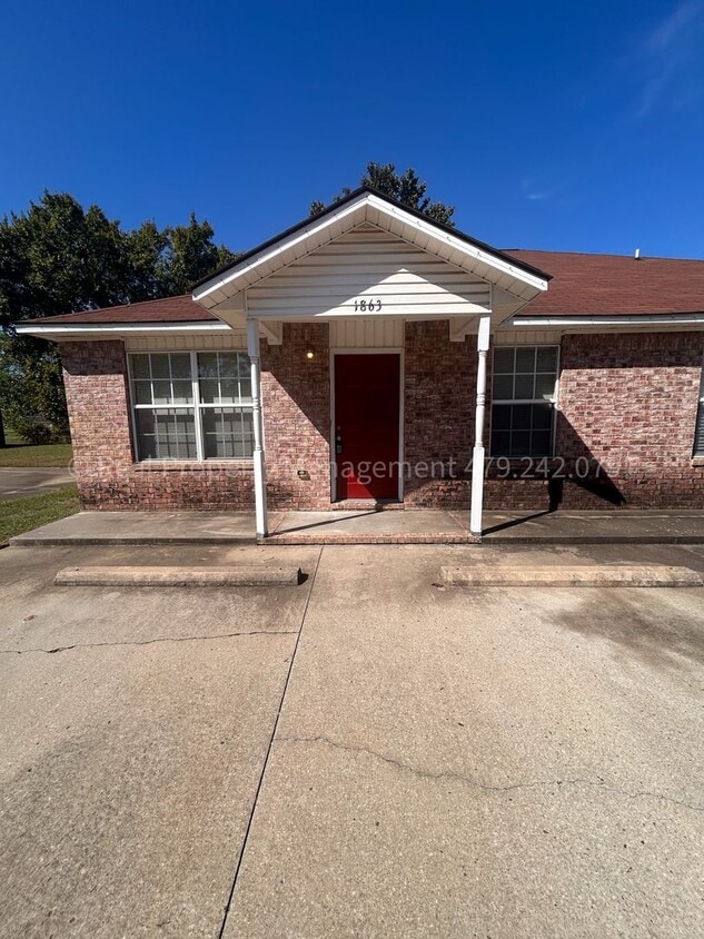 Primary Photo - 1863 Brazil Ave