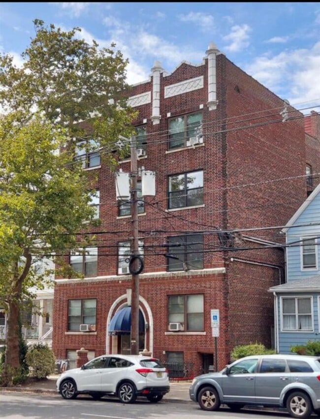 Building Photo - 427 John F. Kennedy Blvd