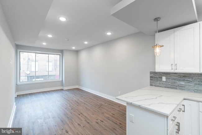 Building Photo - 1604 N 6th St