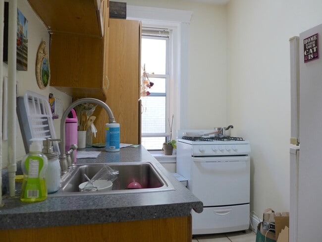 Building Photo - 390 Riverway